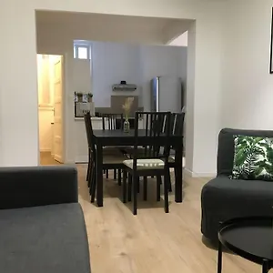 https://flc-station-st-charles-100-m-10-guests-2-rooms.fr-provencehotel.com